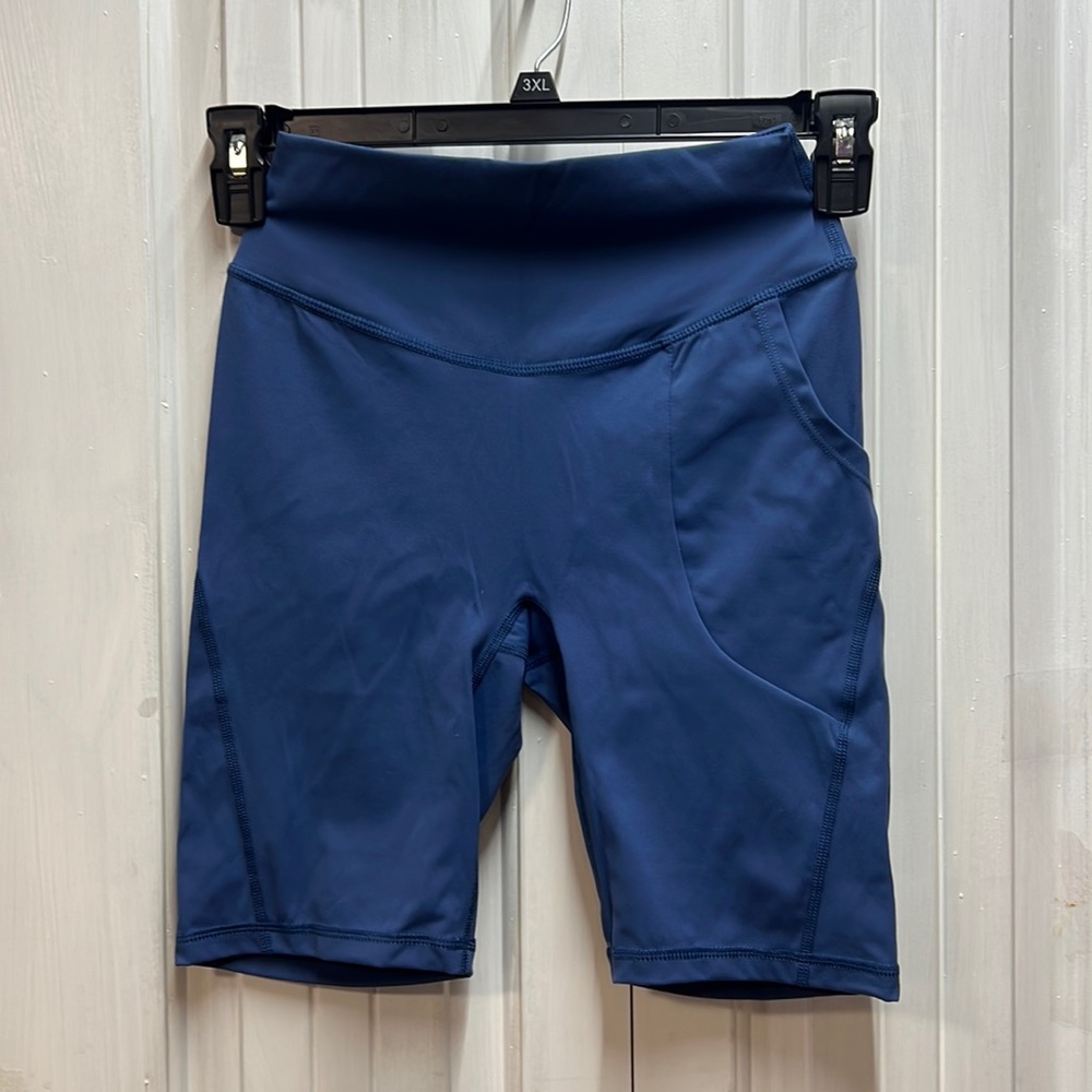 ILUS shorts size M